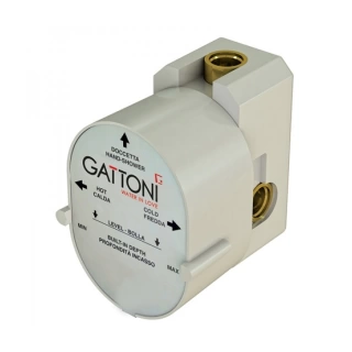 Gattoni GBOX Универсальная монтажная коробка под встраиваемый смеситель для душа с 1-м выходом, входы 1/2, цвет хром (SC0560000)