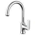 Смеситель для кухни Bravat Opal F7125183CP с выдвижной лейкой и керамическим картриджем - миниатюра фото 1