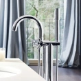 Напольный смеситель Grohe Atrio для ванной — дизайнерское решение - миниатюра фото 3