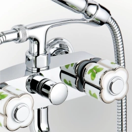 THG CAPUCINE VERT DECOR PLATINE Смеситель для ванны настенный, с ручным душем и шлангом 1500 мм, декор платина/зеленый, цвет хром (A7E-A02-13B)