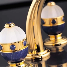 THG CHEVERNY LAPIS LAZULI Смеситель для раковины на 3 отверстия, с донным клапаном, вставки лазурит, цвет полированное золото (A1T-F01-151)