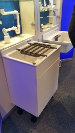 SANIT Мойка из высокопрочного пластика с напольной базой и полкой 610х455x960-985 мм с переливом и пробкой на цепочке цвет белый
